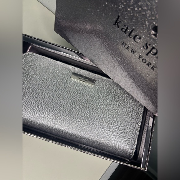 KATE SPADE BRAND NEW IN BOX SILVER KENZIE METALLIC ZIPPER WALLET CLUTCH - Picture 2 of 9
